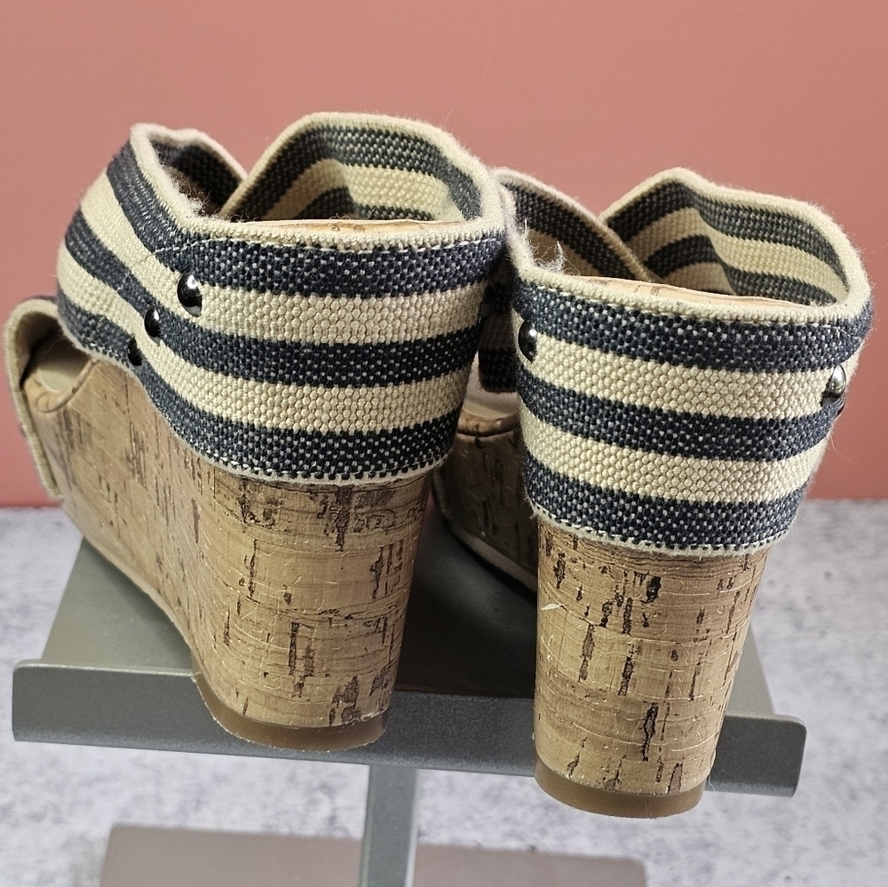 BP blue and white platform heels size 8 1/2 - Picture 3 of 6